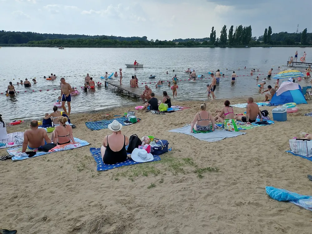 Plaża nad Jeziorem Pamiątkowskim — Okolice Baborówka. To samo jezioro, które mijacie jadąc od Pamiątkowa.